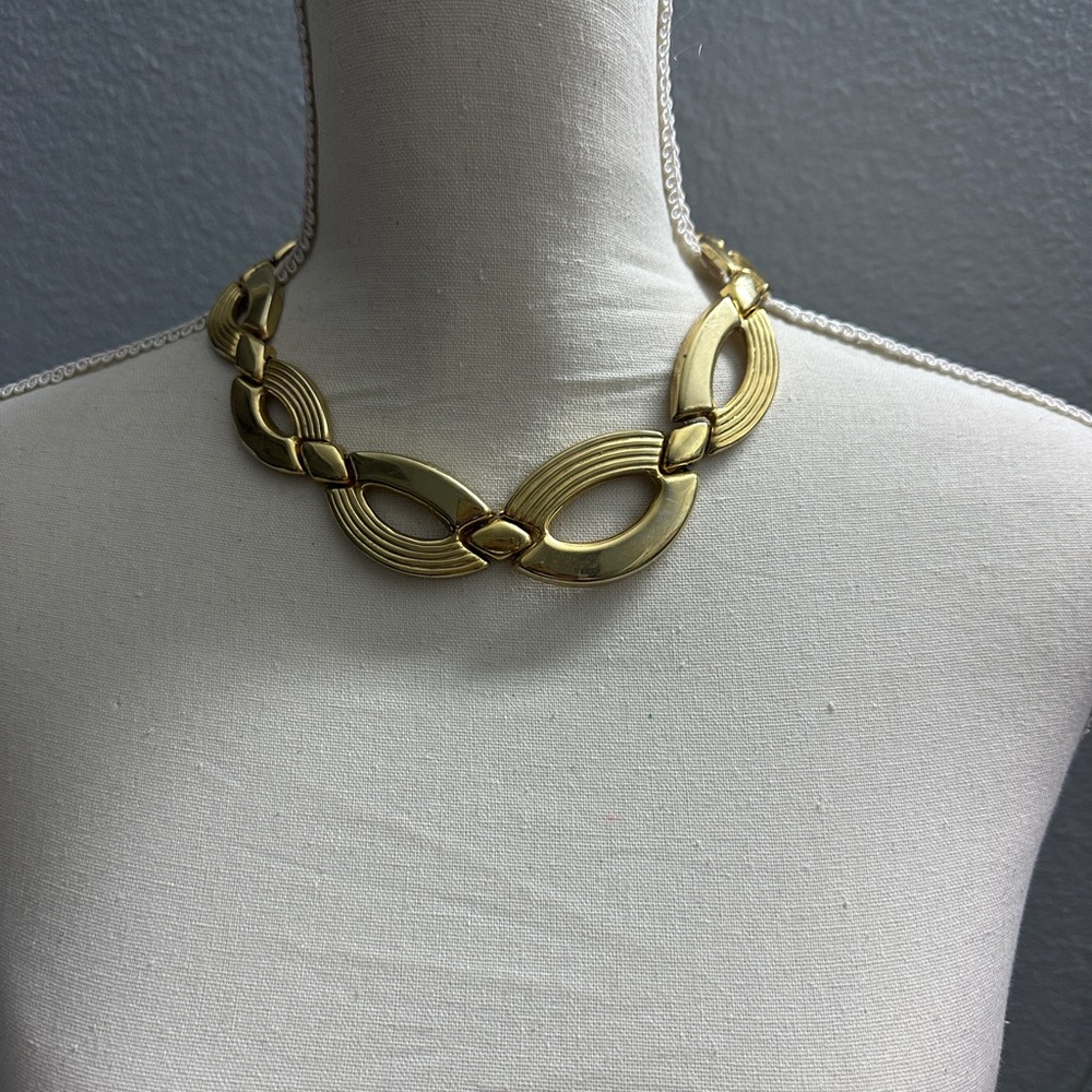 Elegant Gold Women's Necklace